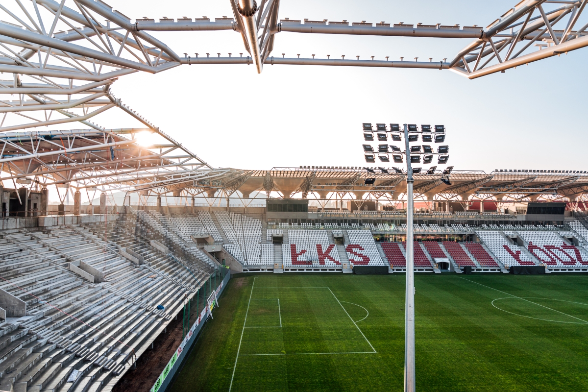 Stadion ŁKS-u: praca wre, choć pogoda daje się budowlańcom we znaki