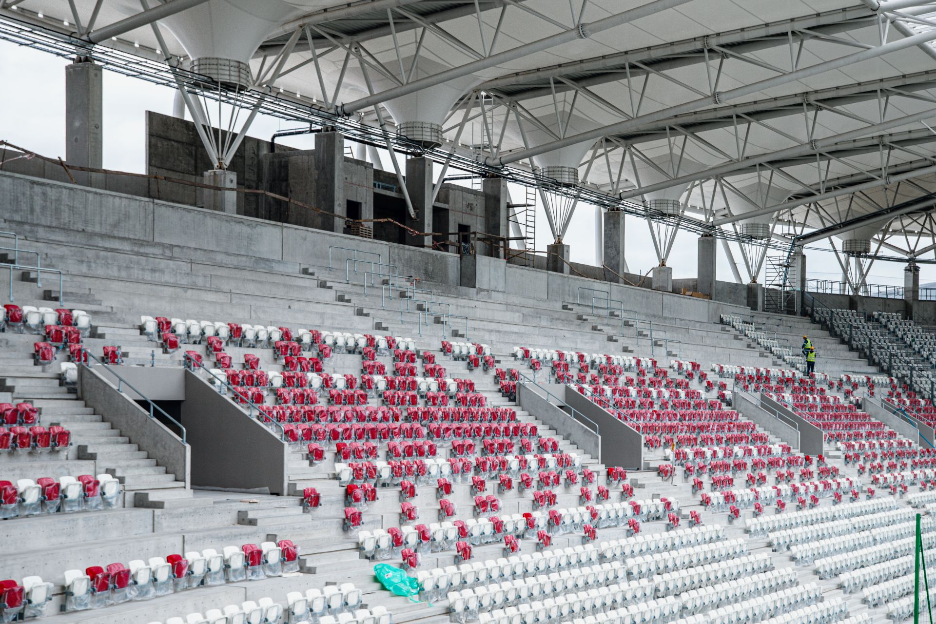 Na stadionie ŁKS-u jest już ponad 7 tysięcy krzesełek! [RAPORT Z BUDOWY]