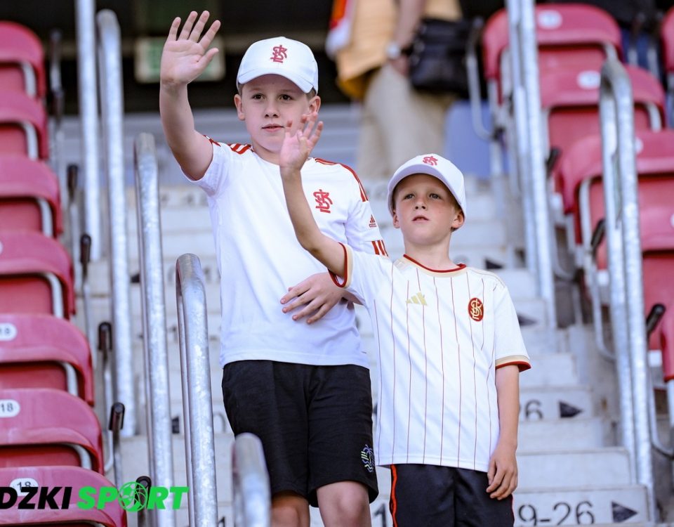 Kibice ŁKS-u na stadionie ŁKS-u, stadionie Króla, na meczu ŁKS - Śląsk