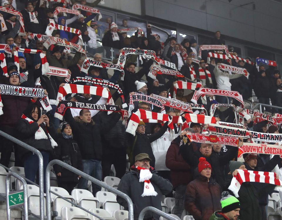 Kibice ŁKS-u na meczu piłkarzy ŁKS - Polonia na stadionie ŁKS-u