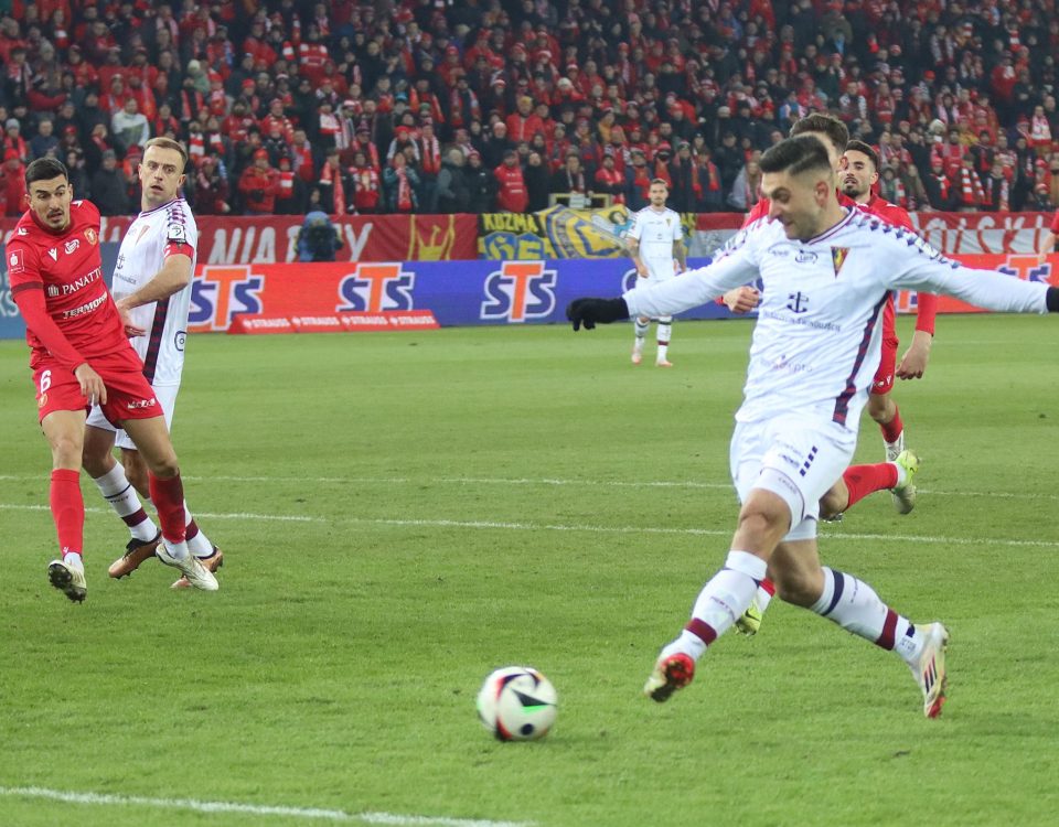 Widzew Łódź przegrał z Pogonią Szczecin 0:4. To był ostatni mecz Daniela Myśliwca w roli trenera Widzewa