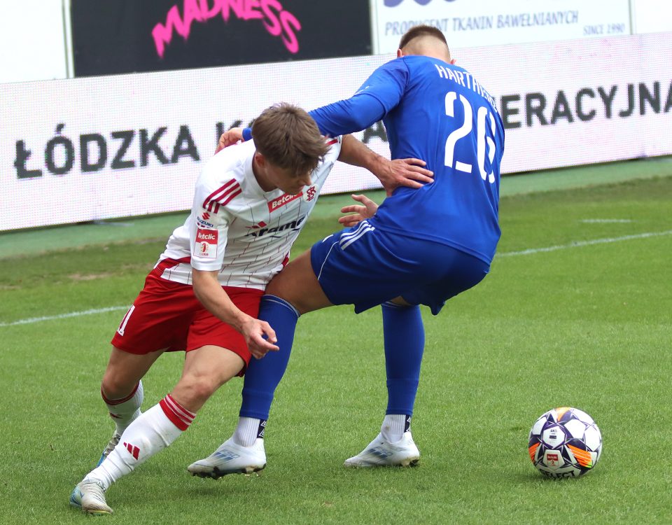 Maksymilian Sitek przyznał, że nowy trener stawia na organizację gry w defensywie.