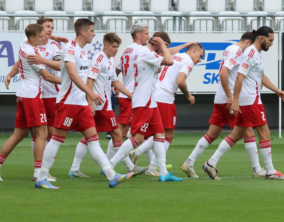 ŁKS Łódź w drugim meczu pod wodzą Ryszarda Robakiewicza rozgromił Stal Rzeszów 5:0.