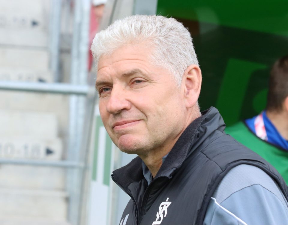 ŁKS Łódź rozgromił Stal Rzeszów 5:0. Po meczu trenerowi ŁKS-u nie pozostało nic innego, jak pogratulować swoim zawodnikom.