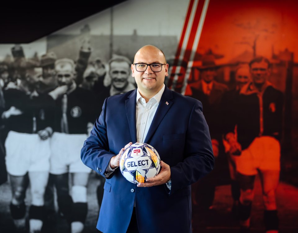 ŁKS Łódź przedstawił nowego prezesa zarządu. Został nim pełniący tę samą funkcję w Pierwszej Lidze Piłkarskiej, Marcin Janicki.