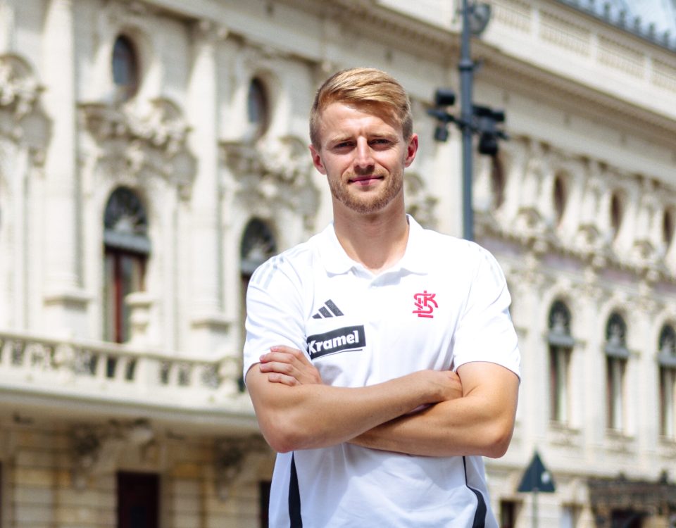ŁKS Łódź zaprezentował kolejnego, nowego zawodnika. Został nim Sebastian Ernst - 30-letni pomocnik z Niemiec.
