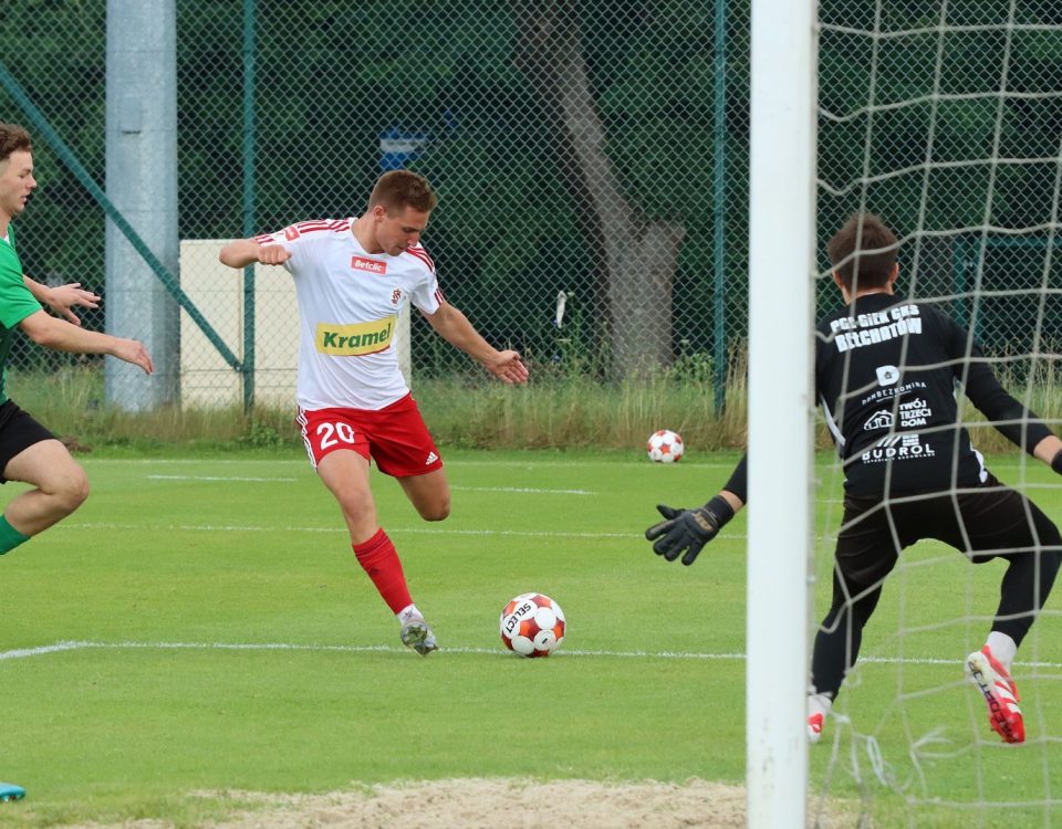 Rezerwy ŁKS-u Łódź pokonały GKS Bełchatów 3:0 w swoim trzecim meczu kontrolnym podczas letniego okresu przygotowawczego.