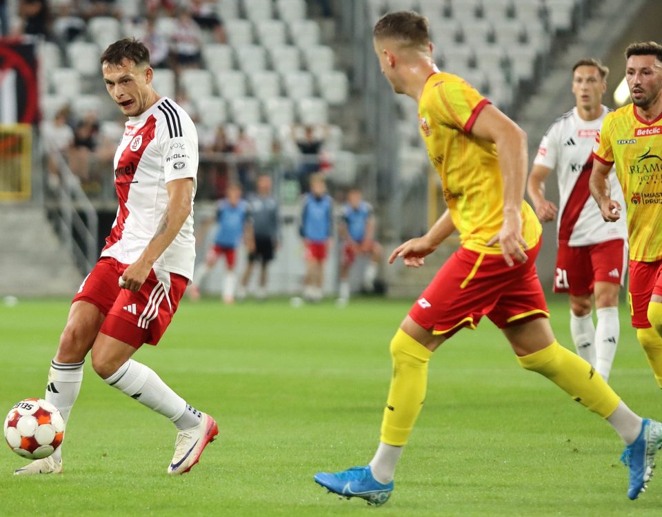 ŁKS Łódź jest gotowy na spotkanie z Wisłą Kraków. Pomocnik łodzian nie owija w bawełnę i mówi, że ŁKS jedzie do Krakowa po trzy punkty.