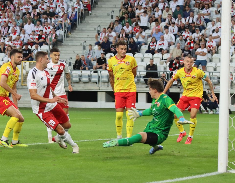 ŁKS Łódź spotka się w następnej kolejce ze Zniczem Pruszków, czyli byłym klubem swojego obecnego trenera.