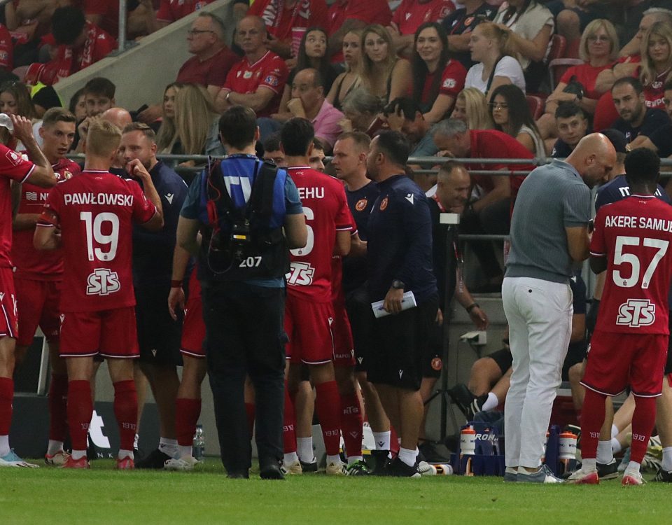 Widzew Łódź przegrał z Cracovią, a znów po spotkaniu łódzkiego zespołu mówi się o decyzji podjętej przez arbitra.