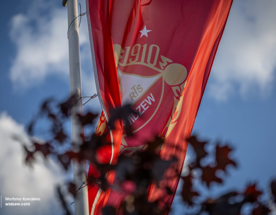 Flaga przy stadionie Widzewa (fot. Martyna Kowalska / widzew.com