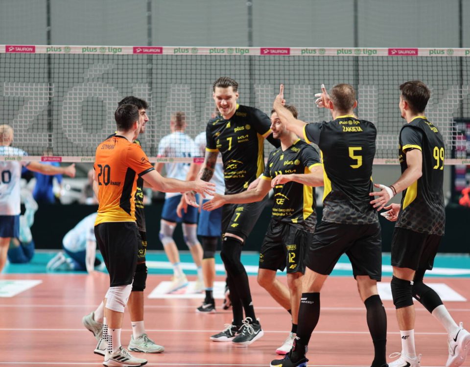 PGE GiEK Skra Bełchatów pokonała Cuprum Stilon Gorzów w trzech setach i zainkasowała pierwszy komplet punktów w tym sezonie PlusLigi.