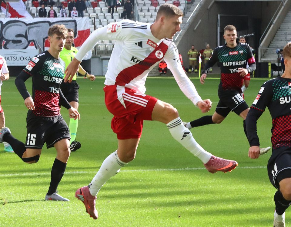 Fabian Piasecki po świetnym początku wyraźnie zdjął nogę z gazu. U napastnika ŁKS-u nastąpił okres posuchy strzeleckiej.