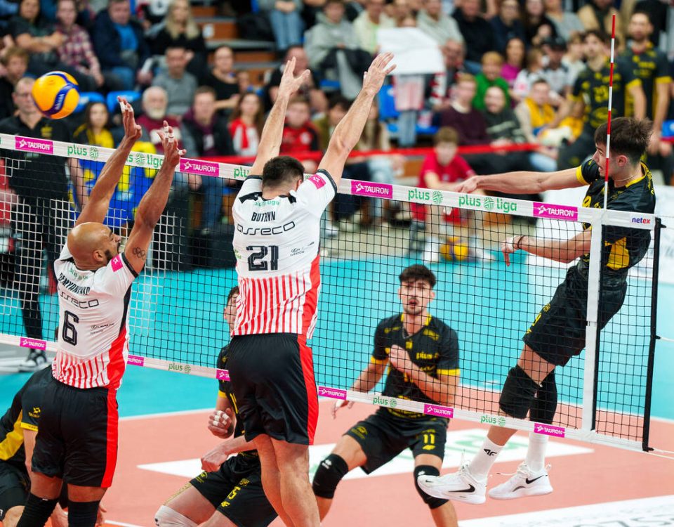 Zawodnicy PGE GiEK Skry Bełchatów przegrali drugi mecz w tym sezonie. Po serii sześciu zwycięstw zatrzymała ich Asseco Resovia Rzeszów.