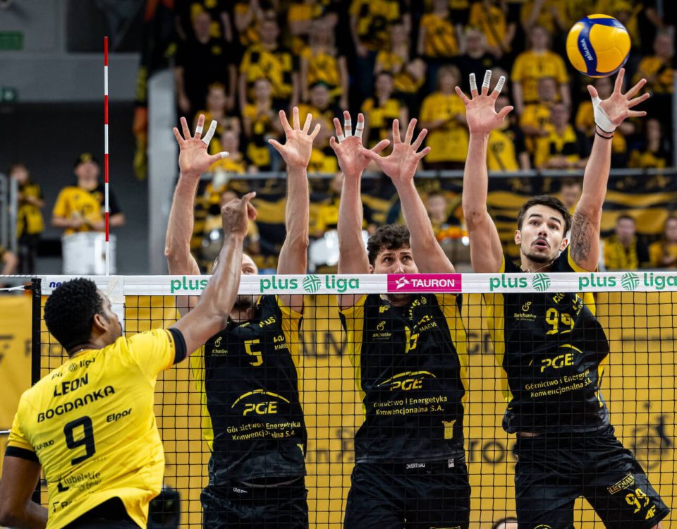 PGE GiEK Skra Bełchatów pokonała mistrza Polski z Wilfredo Leonem w składzie.