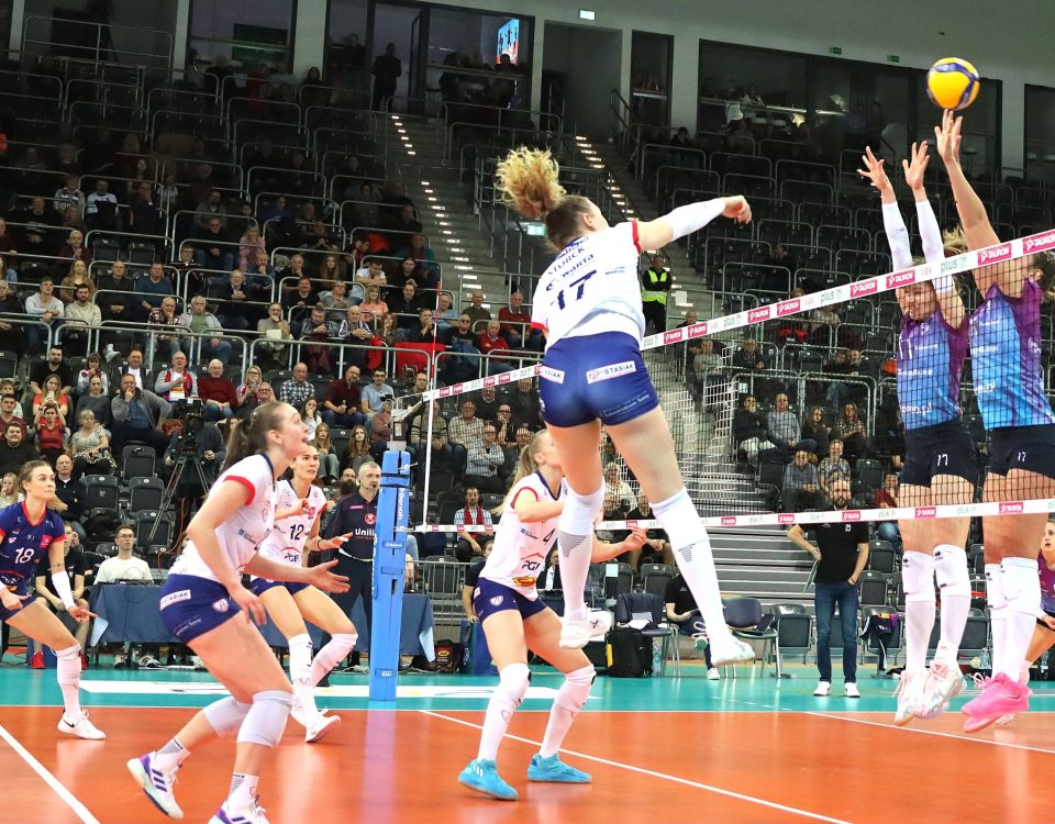 PGE Budowlani Łódź rozbili Metalkas Pałac Bydgoszcz. Świetny mecz rozegrała młodziutka rozgrywająca łódzkiego zespołu - Nadia Siuda.