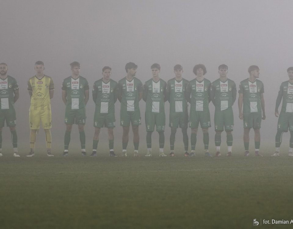 Spotkanie GKS-u Bełchatów z Lechią Tomaszów Mazowiecki zostało przerwane jeszcze przed upływem półtorej minuty gry.